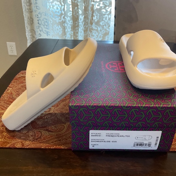 tory burch shower slide-eva sandals in French pearl size6, BNIB,MSRP$158 - Picture 3 of 4